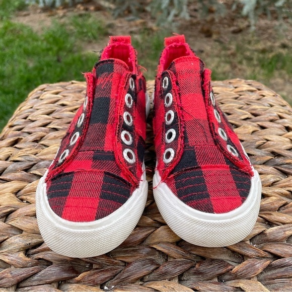 Kids Blowfish Malibu Red & Black Plaid Slip-on Laceless Sneakers. - Picture 2 of 9